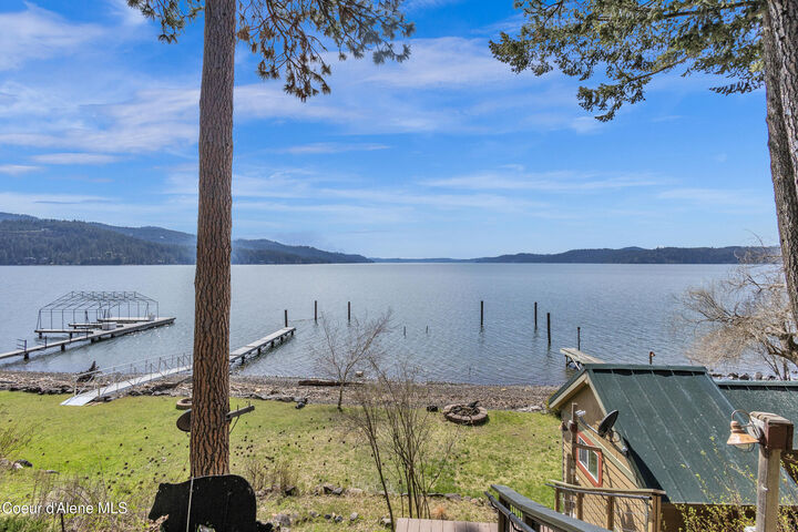 Property Photo:  428 E Beachhouse Ln  ID 83833 
