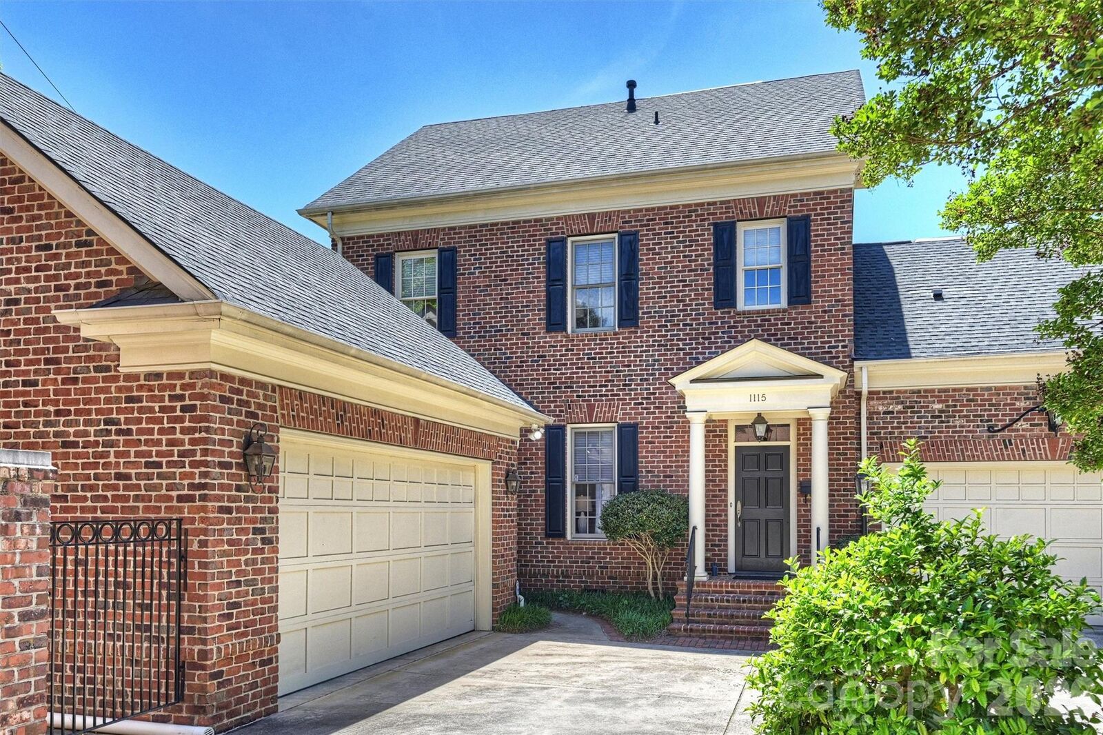 Property Photo:  1115 S Kings Drive  NC 28207 