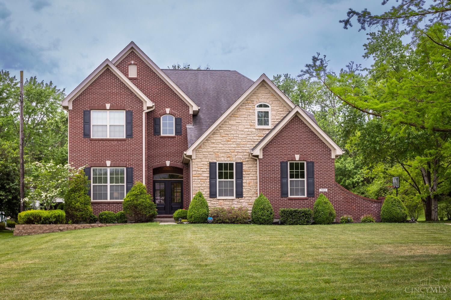 Property Photo:  7953 Huntersknoll Court  OH 45242 