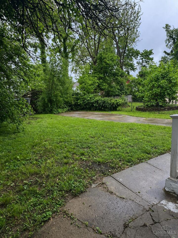 Property Photo:  1812 Kinney Avenue  OH 45207 