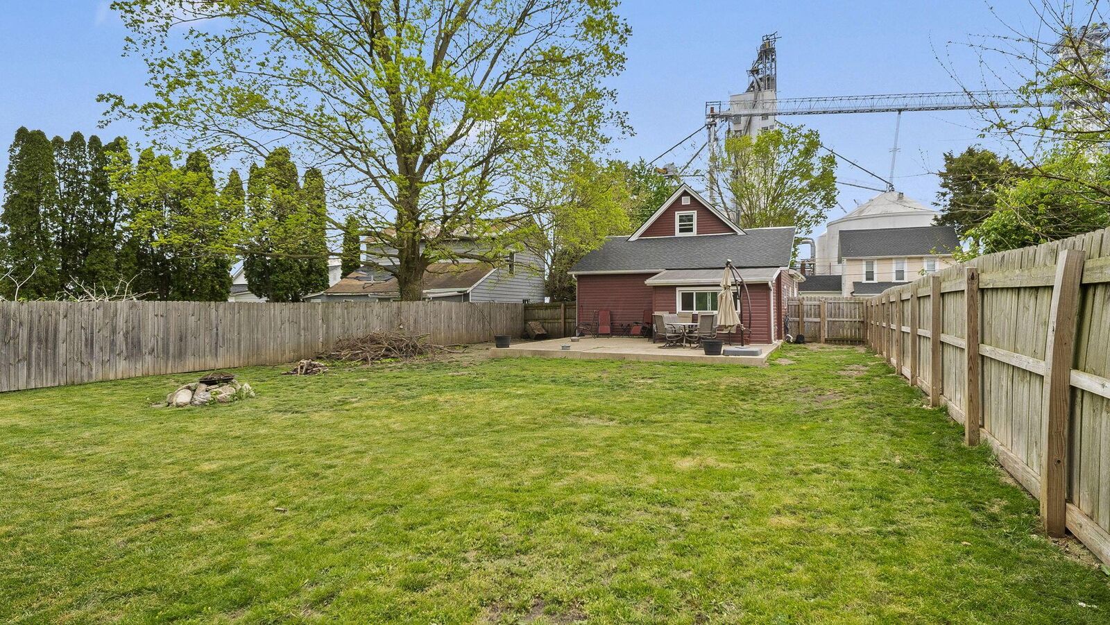 Property Photo:  36 Oak Street  OH 43044 
