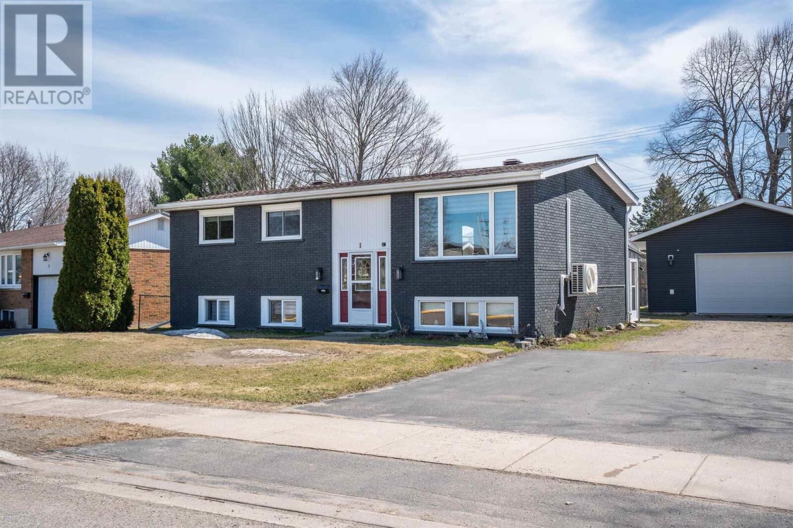 Property Photo: 1 Chambers Ave ON P6A 4T9