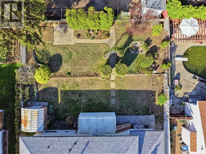Property Photo:  750 Stewart Avenue  BC V2B 3W7 