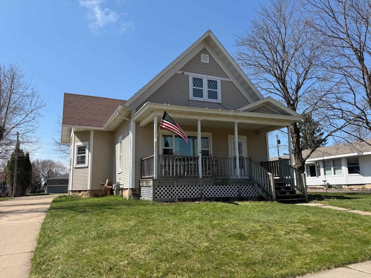 Property Photo: 305 N Division Street WI 54446