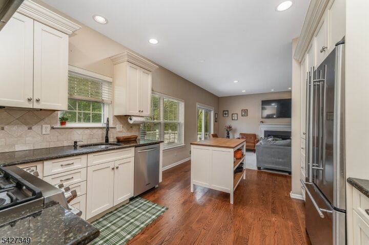 Property Photo:  45 Grandin Court  NJ 08802 