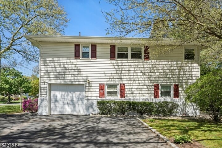 Property Photo:  66 Warwick Cir  NJ 07081 