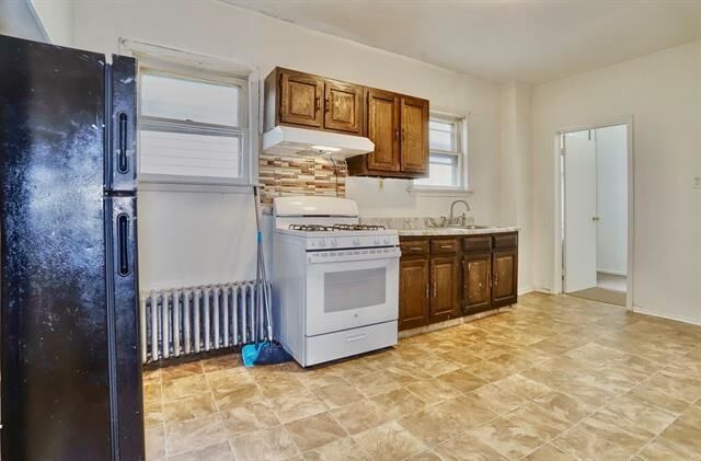 Property Photo:  48 Carlton Ave 2  NJ 07307 