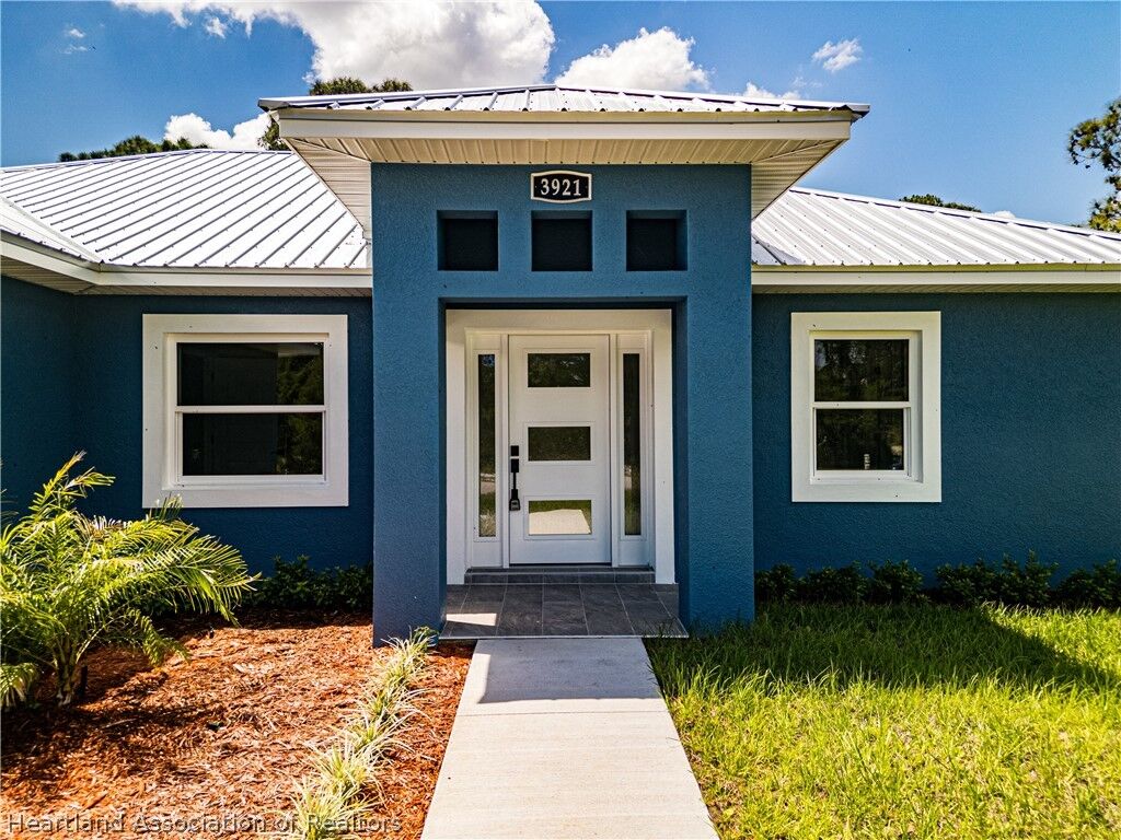 Property Photo:  3921 Dauphine Street  FL 33872 