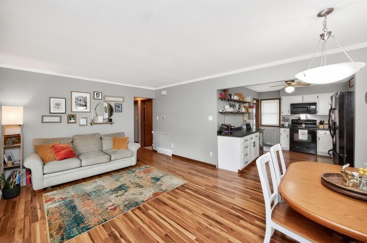 Property Photo:  600 NE Harvey Street  IA 50111 