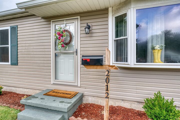 Property Photo:  2012 Shelby Avenue  IN 47714-4848 