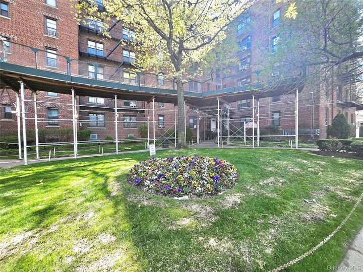 Property Photo:  112-24 Northern Boulevard 3E  NY 11368 