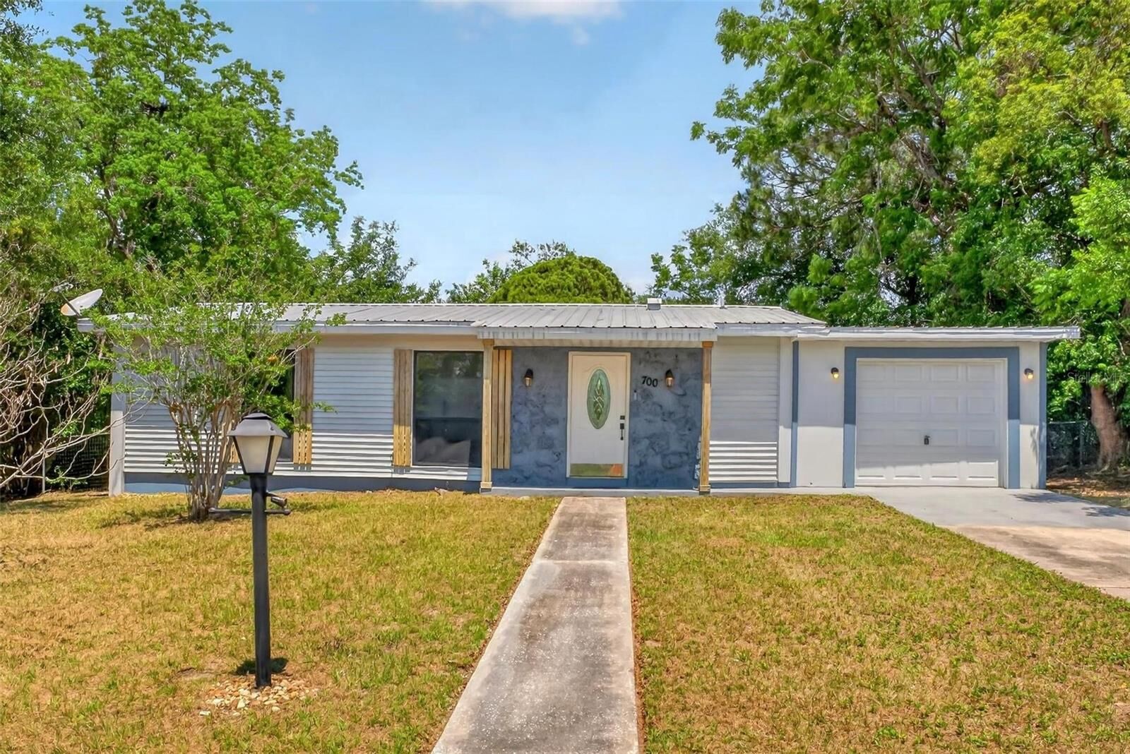 Property Photo:  700 S Wellington Drive  FL 32725 