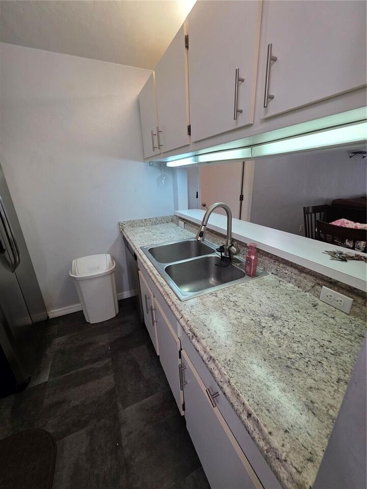 Property Photo:  4000 SW 23rd Street 6-305  FL 32608 