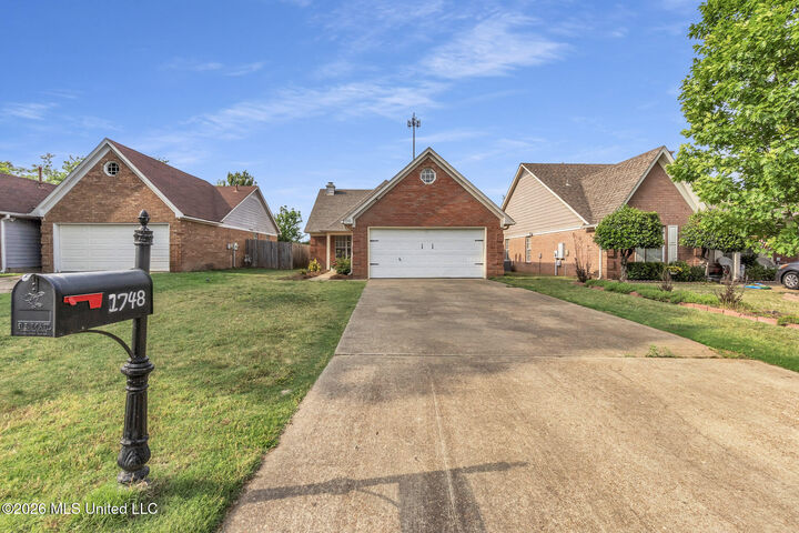 Property Photo:  1748 Thomas Street  MS 38637 