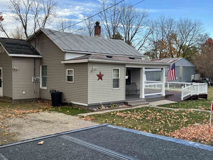 Property Photo:  223 (A) E Lasalle Street  MI 48818 