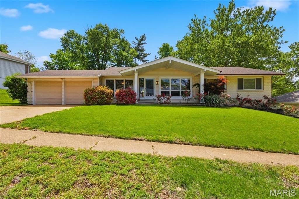 Property Photo:  814 Phaeton Drive  MO 63021 