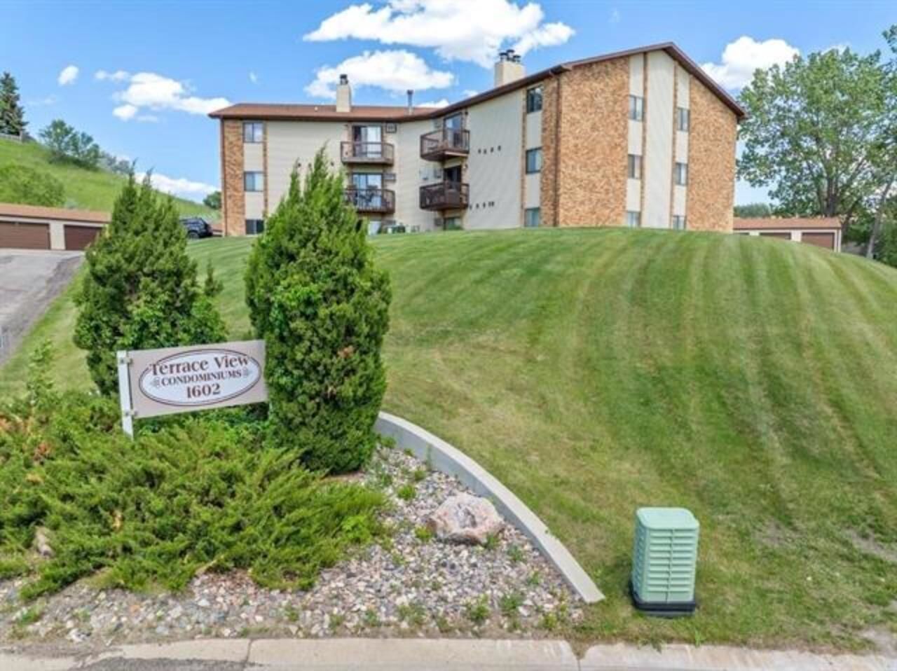 Property Photo:  1602 Terrace Drive Unit 303  ND 58703 