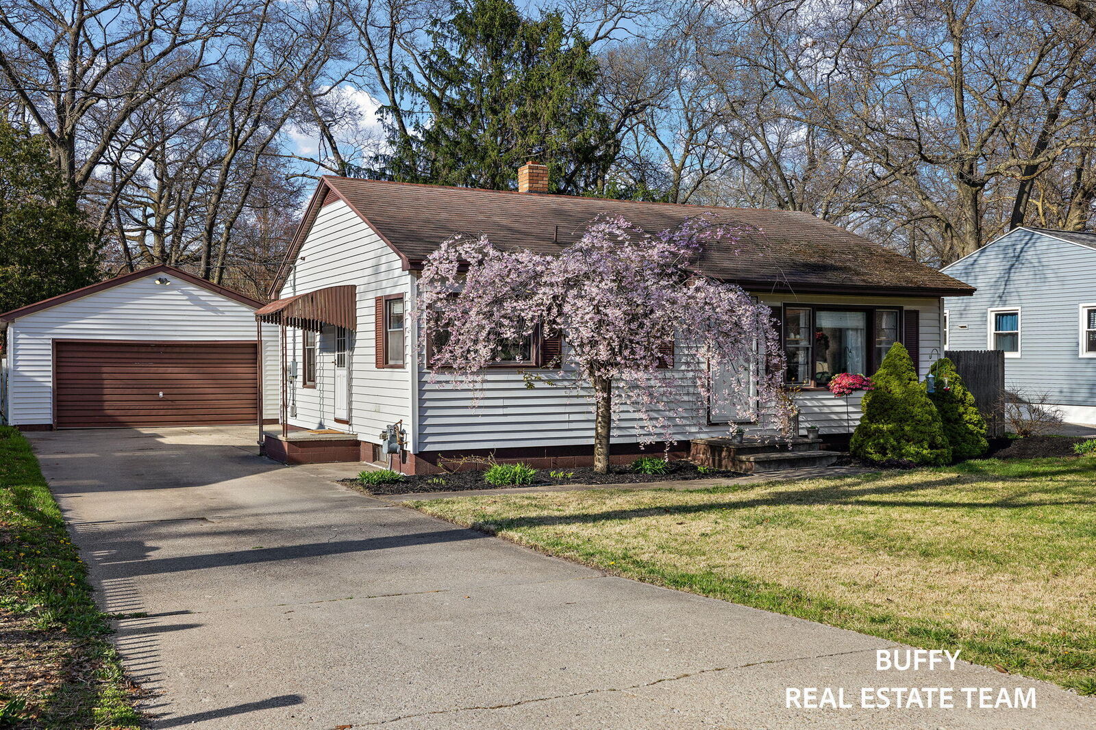 Property Photo:  2050 Marvin Avenue  MI 49442 