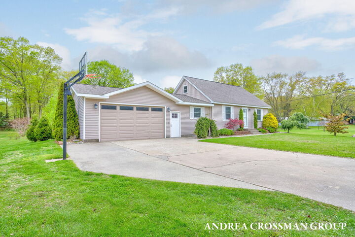 Property Photo:  4684 Pine Drive  MI 49423 