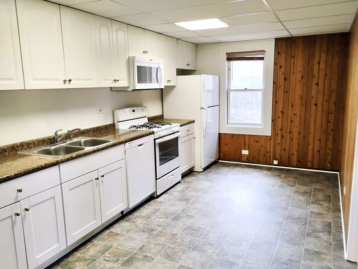 Property Photo:  