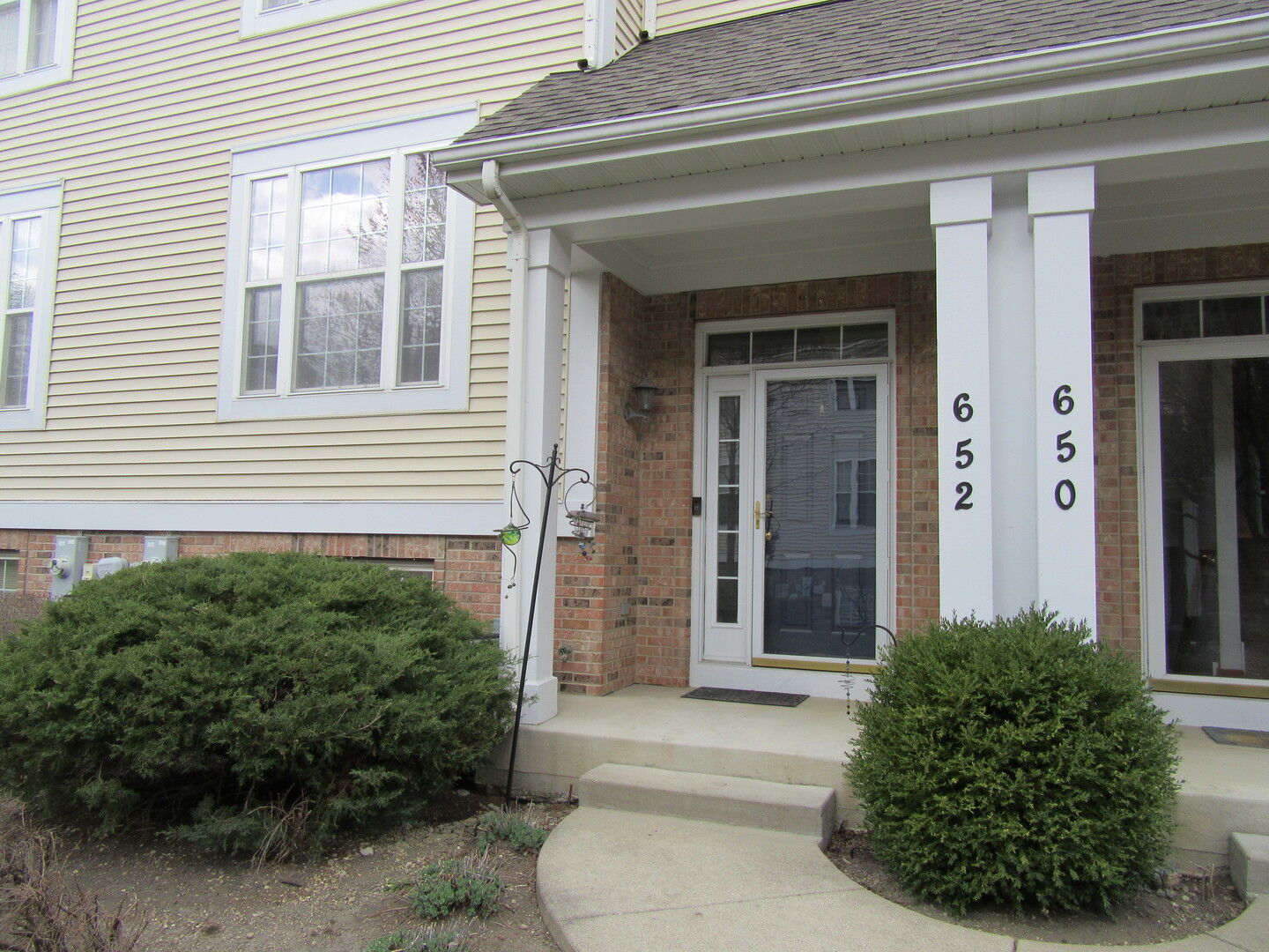 Property Photo:  652 N Hidden Prairie Court  IL 60067 