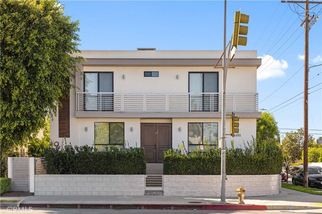 Property Photo:  4485 Hazeltine Avenue 1  CA 91423 