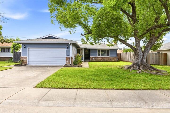Property Photo: 7300 Flamingo Way CA 95828