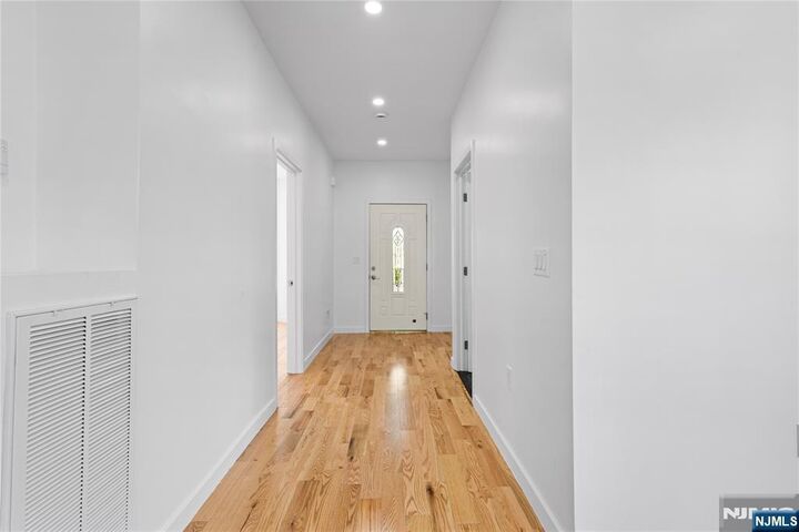 Property Photo:  80 Union Place  NJ 07660 
