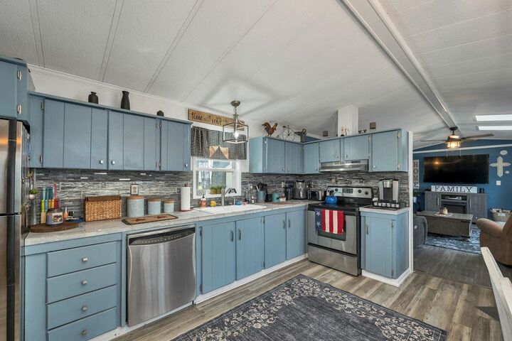 Property Photo:  7 N Dewberry Lane  NH 03867 