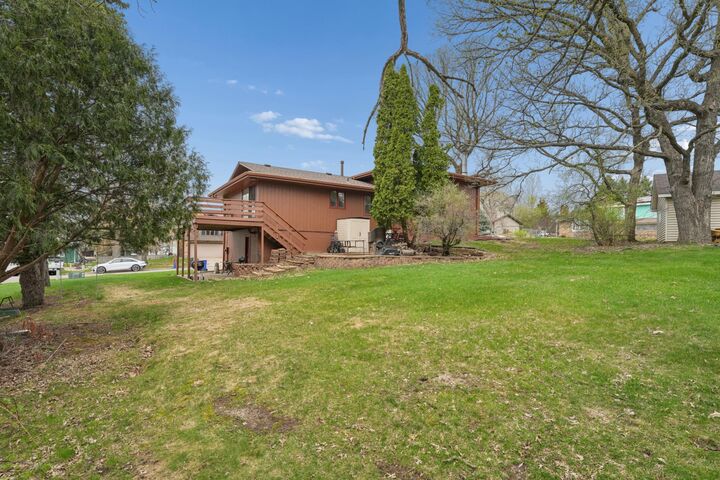 Property Photo:  944 Pine View Court  MN 55119 