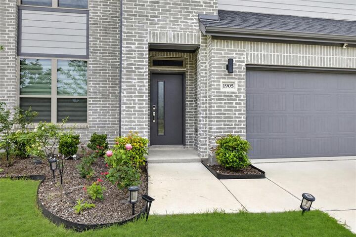 Property Photo:  1905 Edgewater Street  TX 75009 