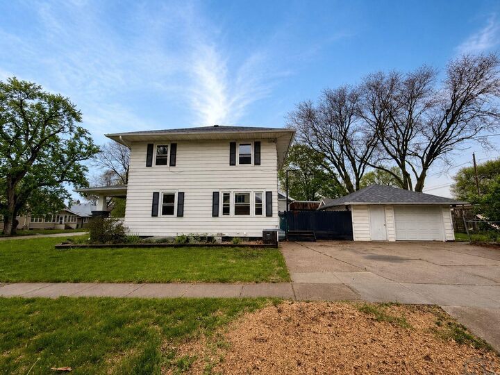 Property Photo:  1130 S Paxton Street  IA 51106 