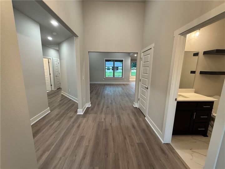 Property Photo: 2106 N Dagan Street AR 72761