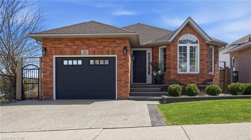 Property Photo:  28 Glenhollow Drive  ON L8J 3R8 