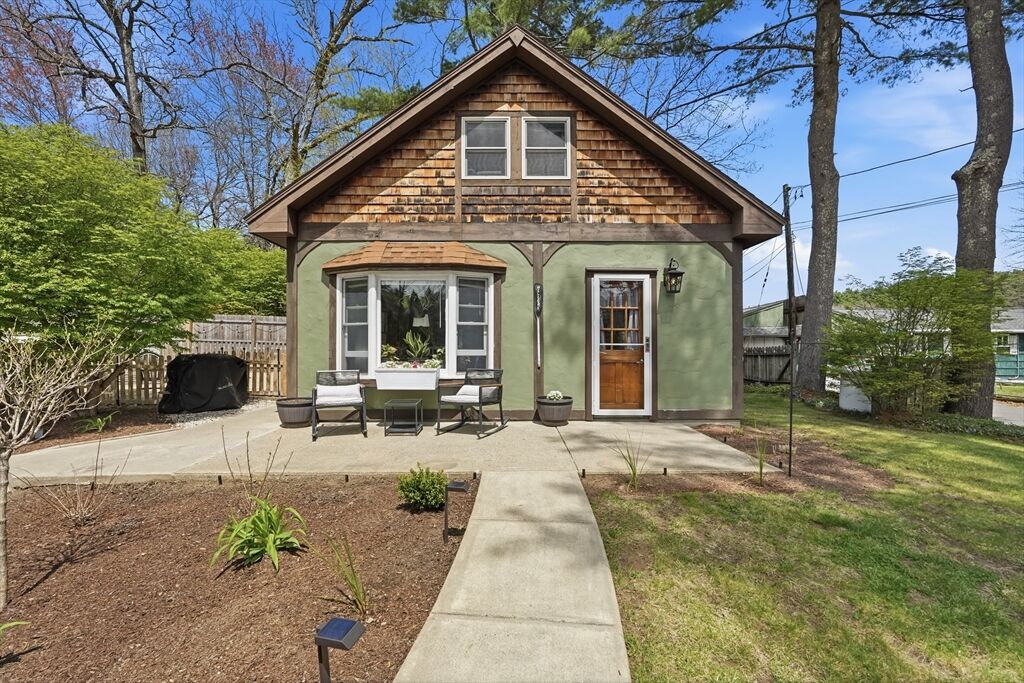 Property Photo:  136 Flynt St  MA 01069 