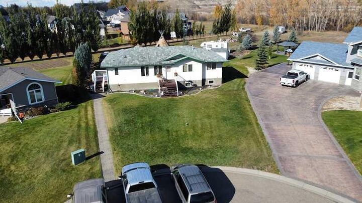 Property Photo: 242 McNab Close AB T0J 0Y0
