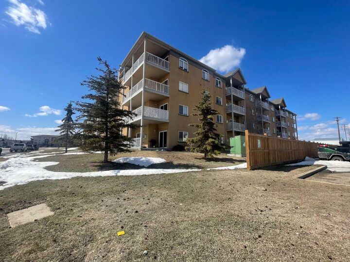 Property Photo:  6802 42 Street 303  AB T9V 2H5 