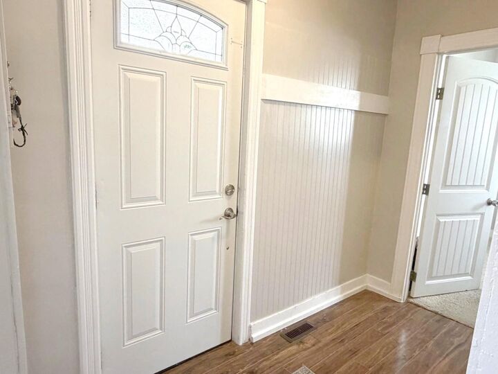 Property Photo:  313 2 Avenue W  AB T0K 0K0 