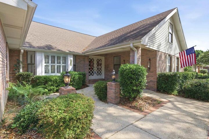 Property Photo: 4470 La Mirage Dr FL 32504