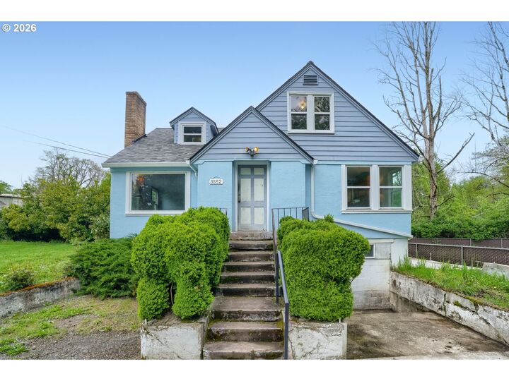 Property Photo:  3552 NE Everett St  WA 98607 