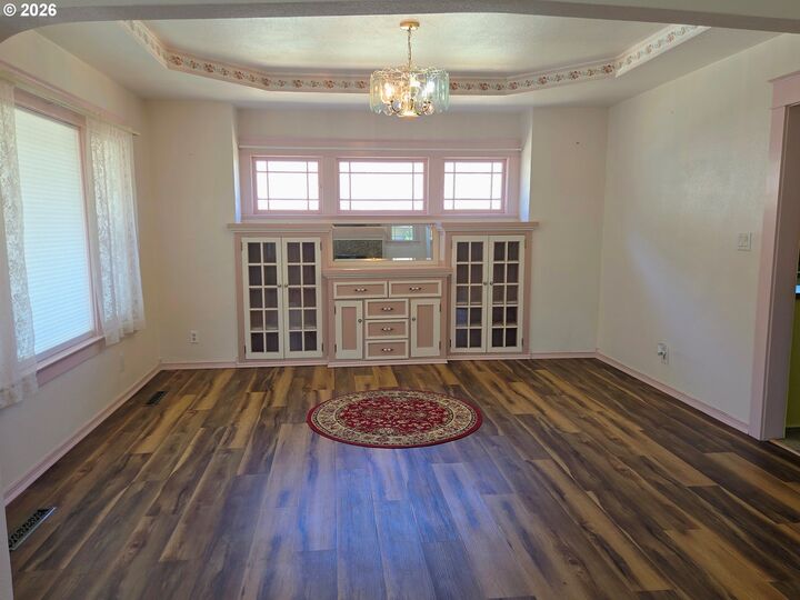 Property Photo: 1439 Union Ave OR 97459