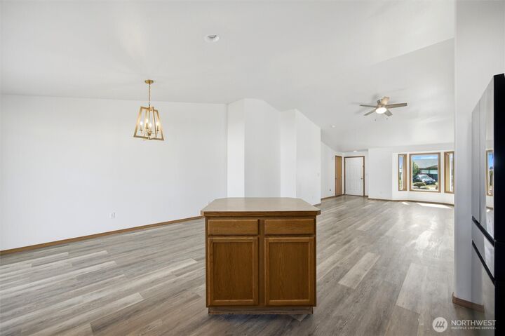 Property Photo:  1365 E Gemstone Street E  WA 99344 
