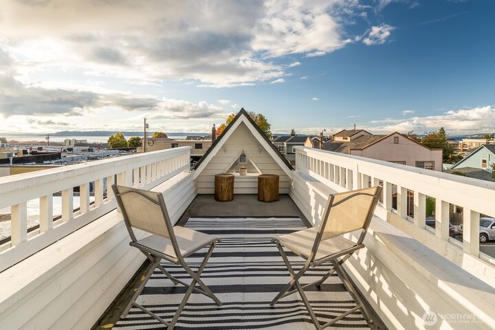 Property Photo:  116  4th Avenue N  WA 98020 