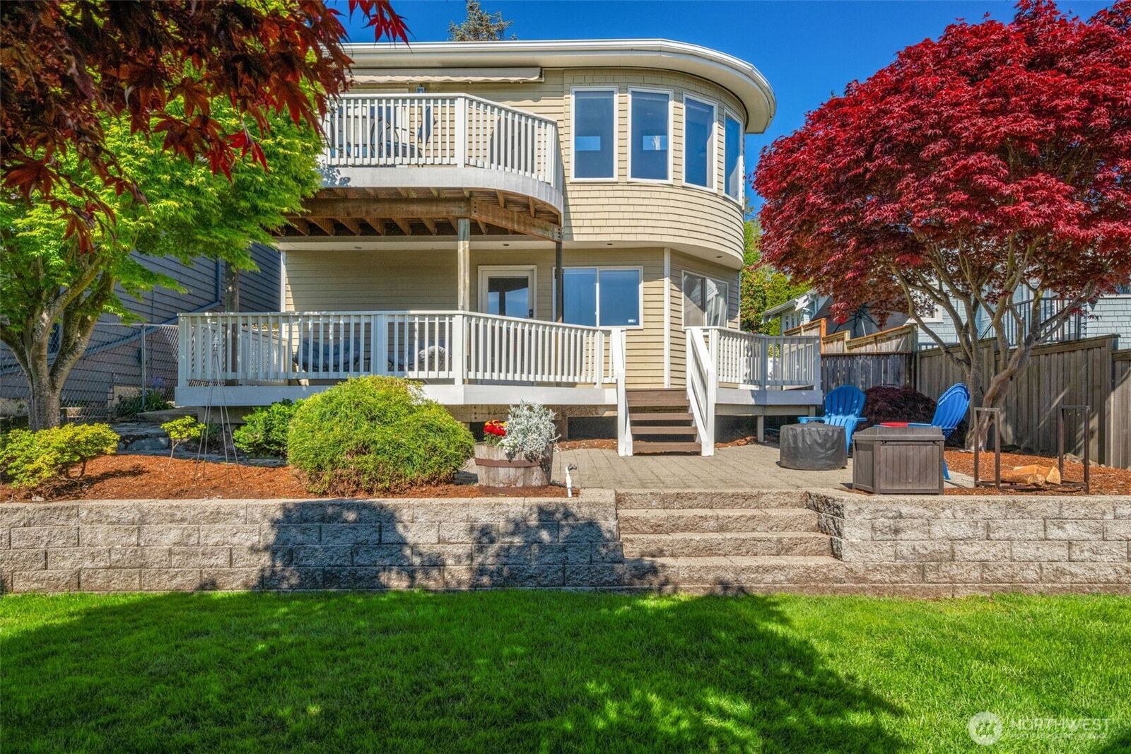 Property Photo: 4014 32nd Avenue SW WA 98126