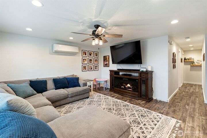 Property Photo:  616 N 12th Street  WA 98541 