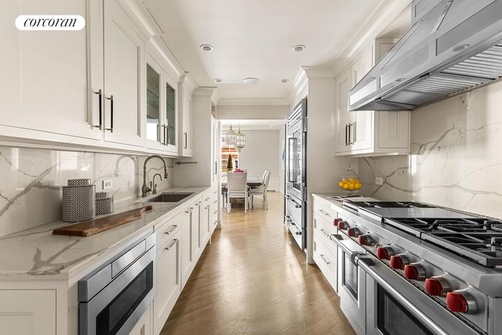 Property Photo:  22 E 82nd Street 5  NY 10028 