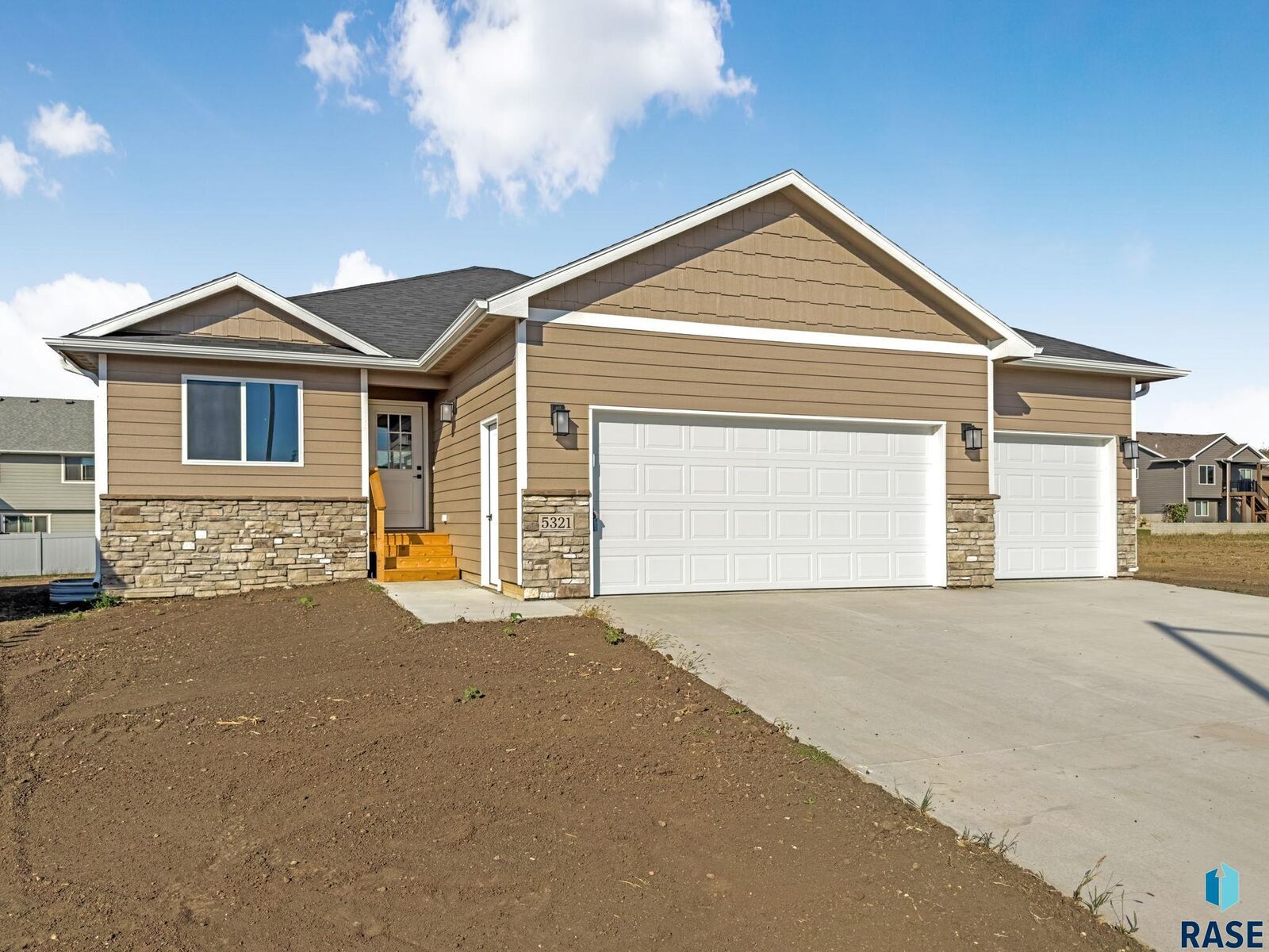 Property Photo: 5321 S Bahnson Ave SD 57110
