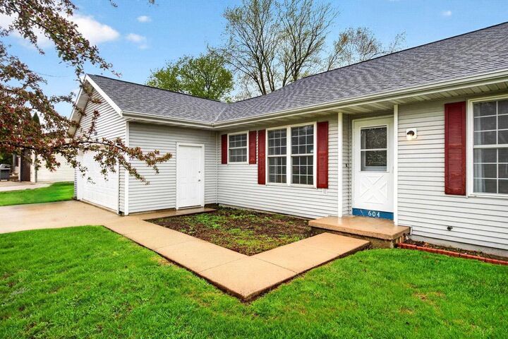 Property Photo:  604 Sunrise Drive  WI 54971 
