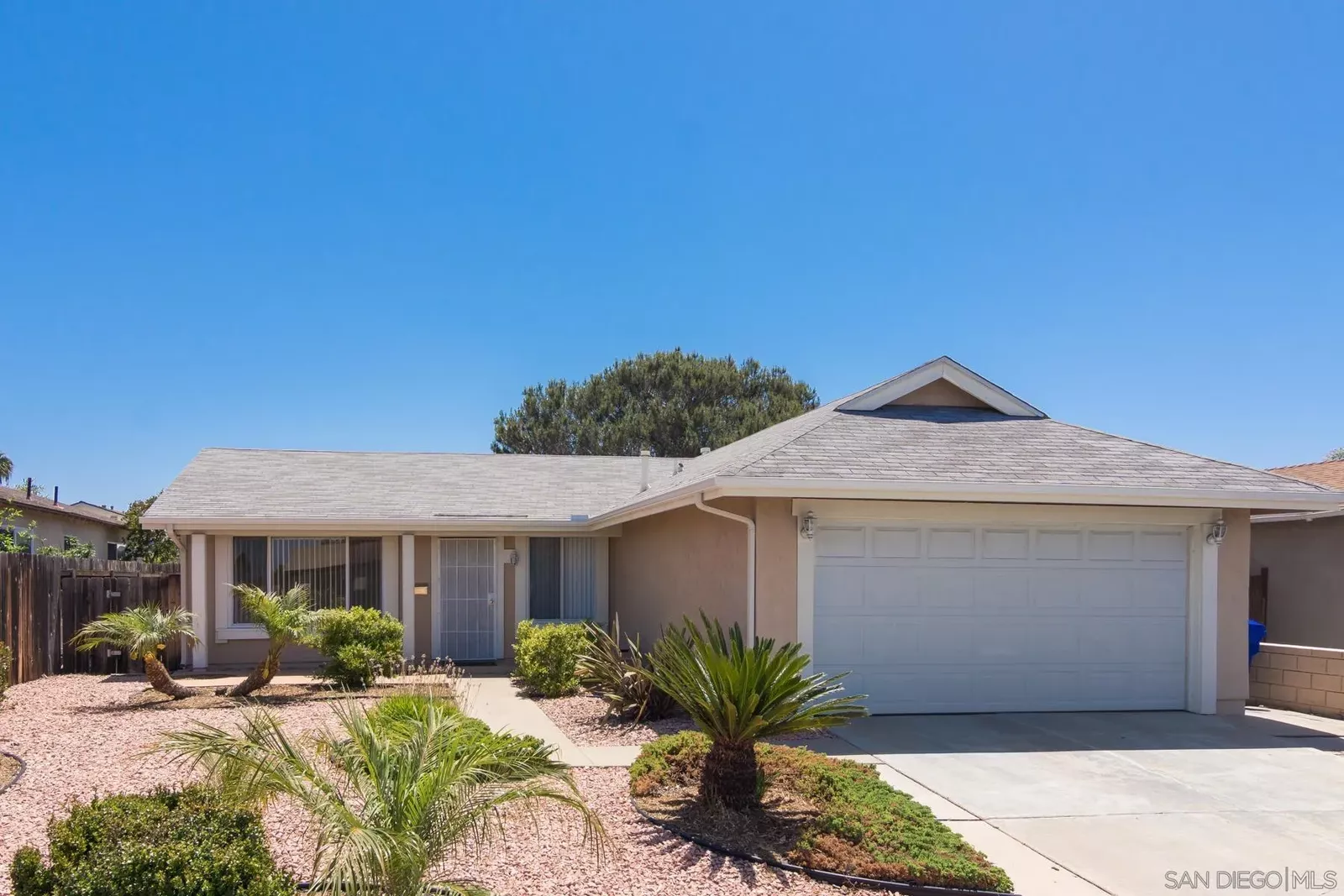Property Photo:  10939 Avenida Del Gato  CA 92126 