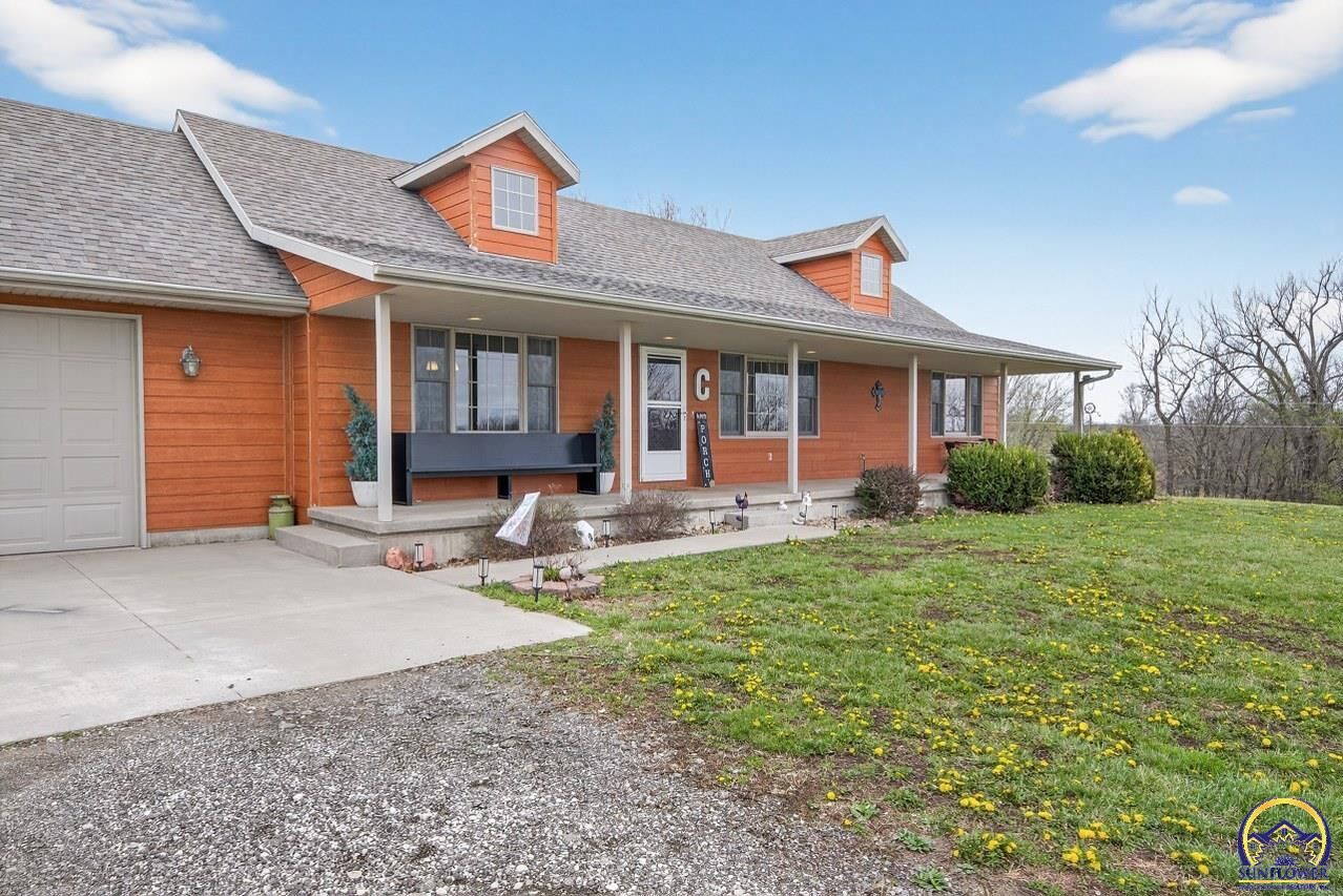 Property Photo: 11490 218th Rd KS 66436-1108